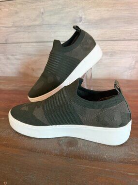 Steve Madden Camo Slip-On Sneakers Size 7 White Sole Casual Streetwear